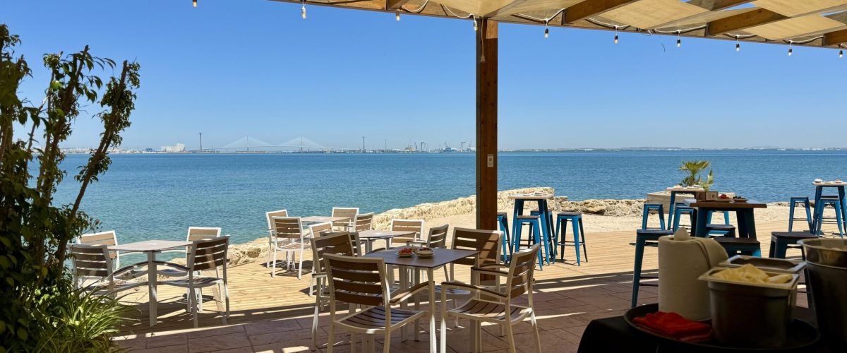 Terraza bahía Marambay